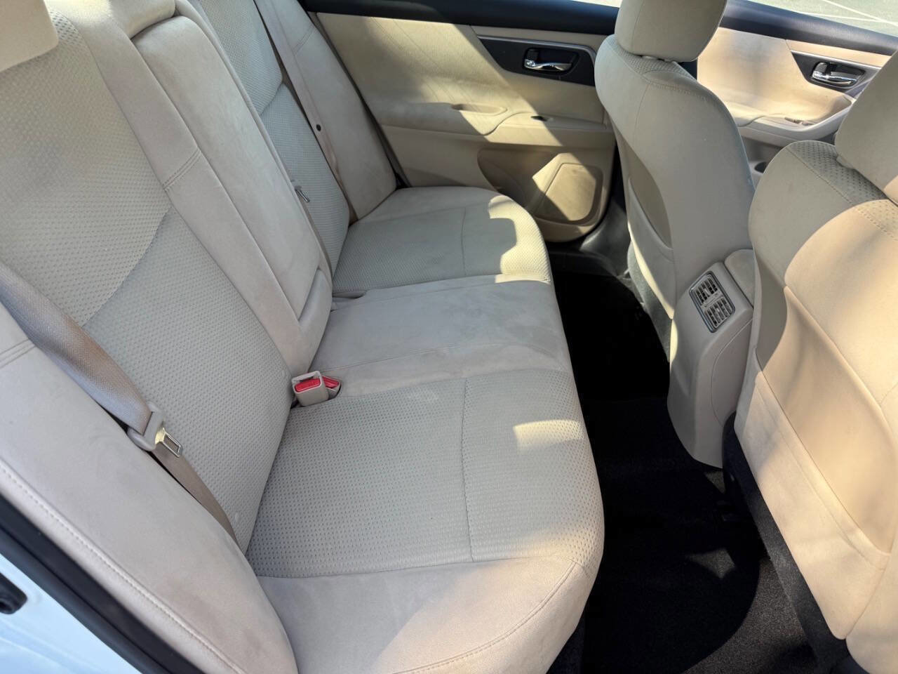 Used 2015 Nissan Altima 2.5 SV w/ Convenience Package image 16