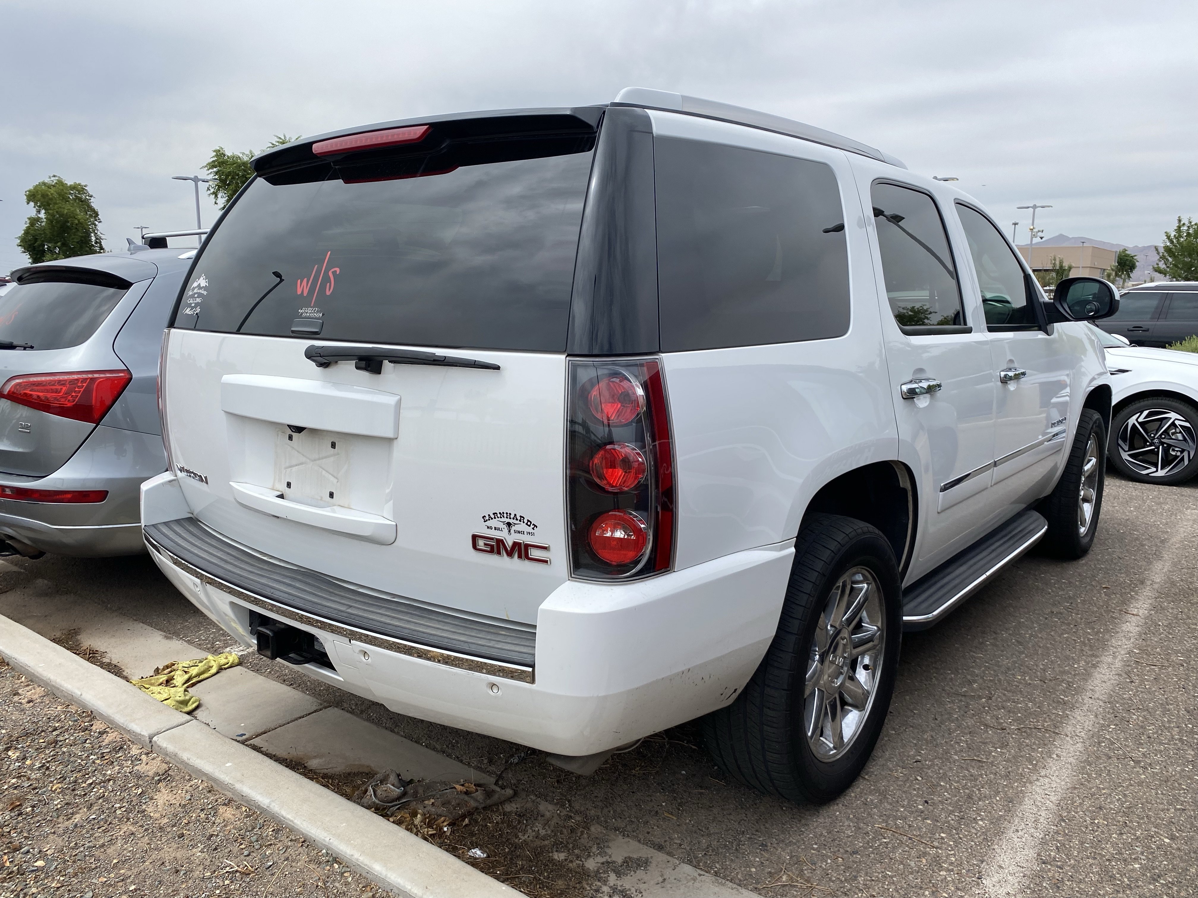 Used 2013 GMC Yukon Denali AWD/4WD image 2