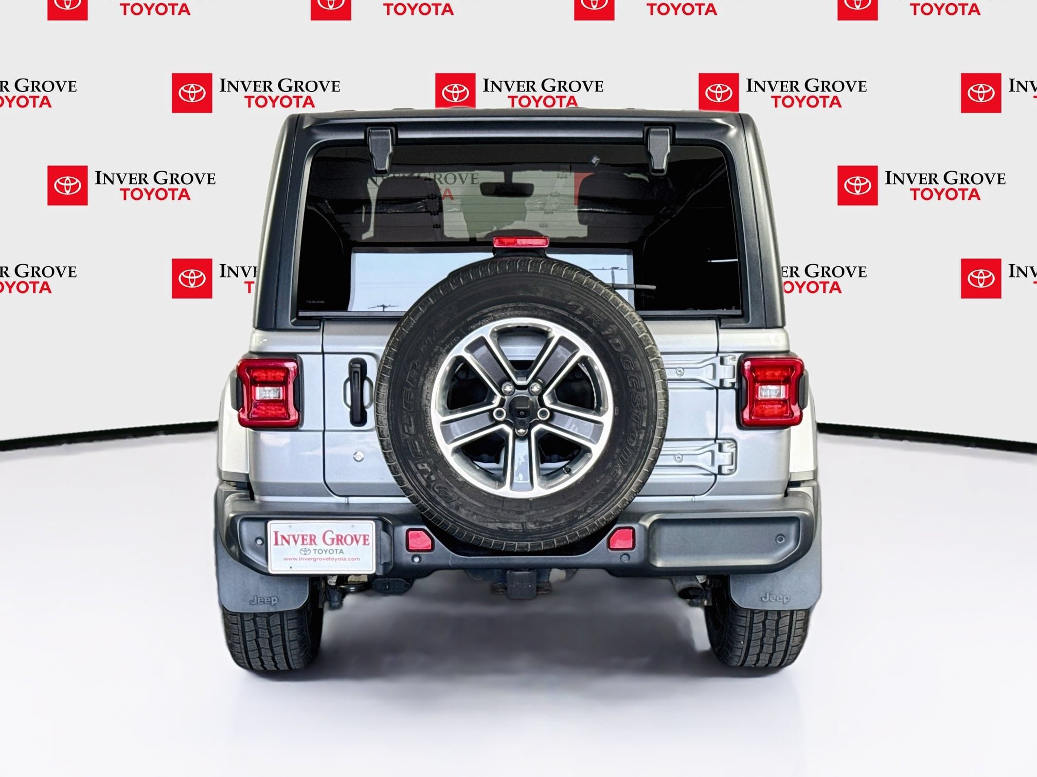 Used 2018 Jeep Wrangler Unlimited Sahara w/ Uconnect 4C Nav & Sound Group AWD/4WD image 6