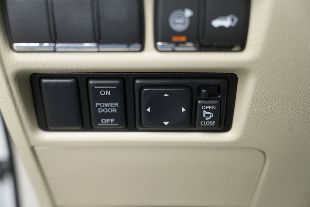 Used 2012 INFINITI QX56 4WD w/ Deluxe Touring Pkg image 55