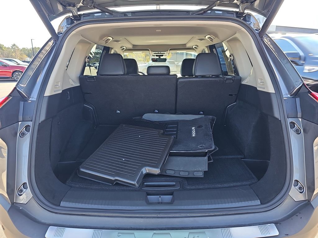 Used 2023 Nissan Rogue SL w/ SL Premium Package image 16