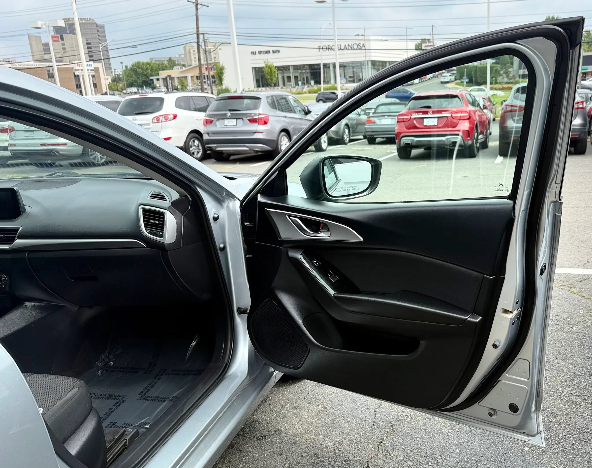 Used 2018 MAZDA MAZDA3 Sport w/ Preferred Equipment Package FWD image 31