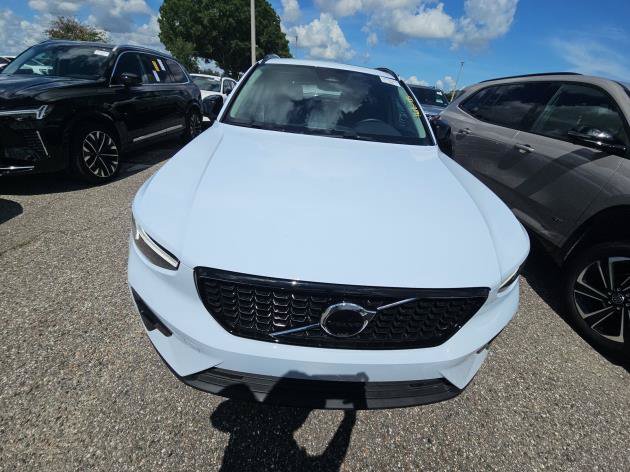 Used 2026 Volvo XC40 B5 Plus AWD/4WD image 3