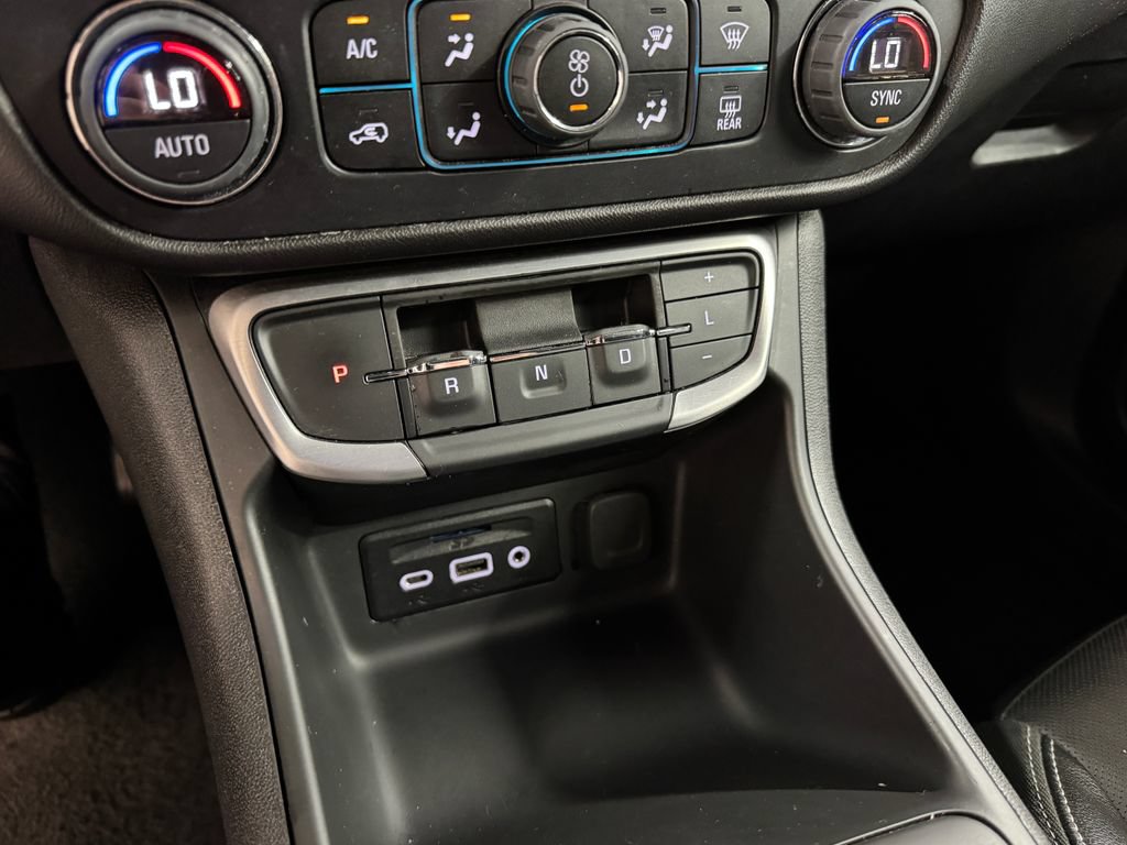 Used 2024 GMC Terrain SLT AWD/4WD image 24
