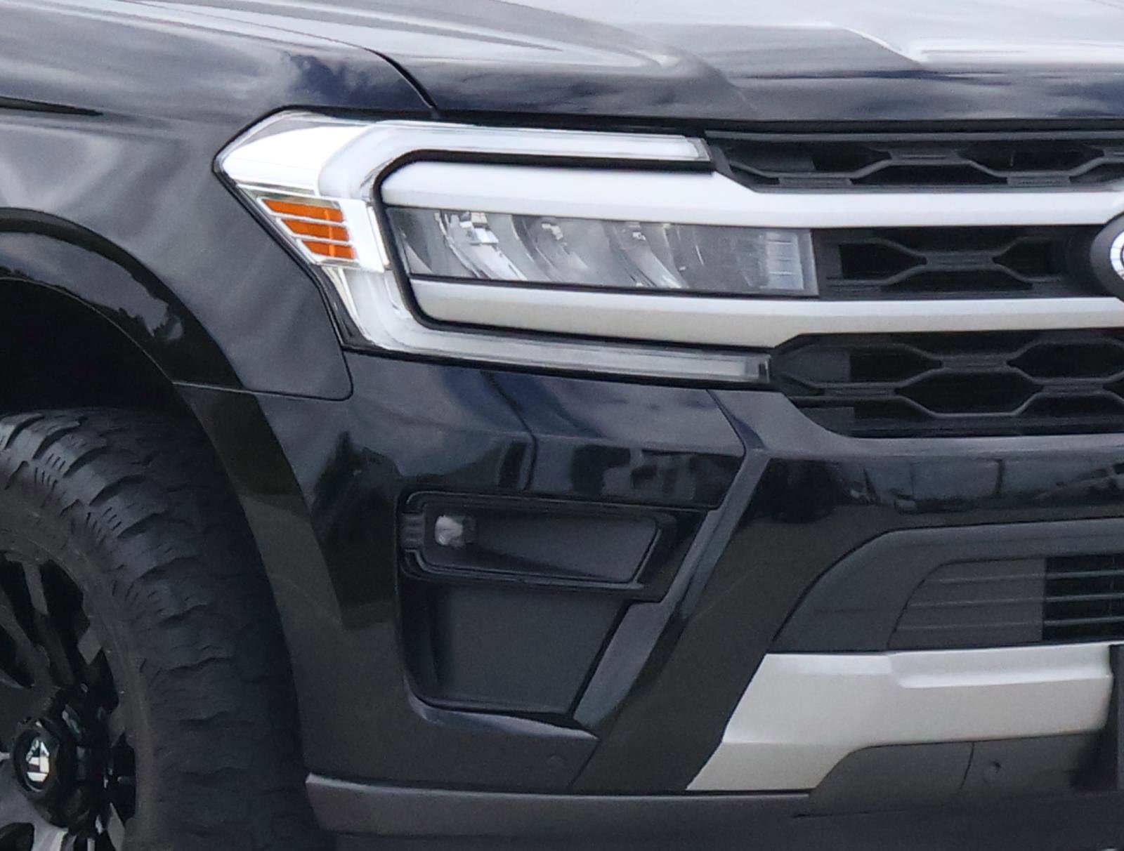 Used 2024 Ford Expedition XLT RWD image 7