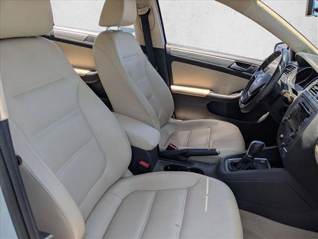 Used 2015 Volkswagen Jetta SE FWD image 16