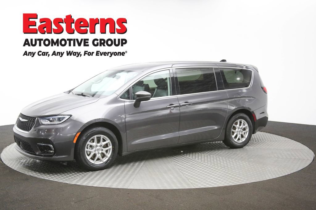 Used 2023 Chrysler Pacifica Touring-L image 56