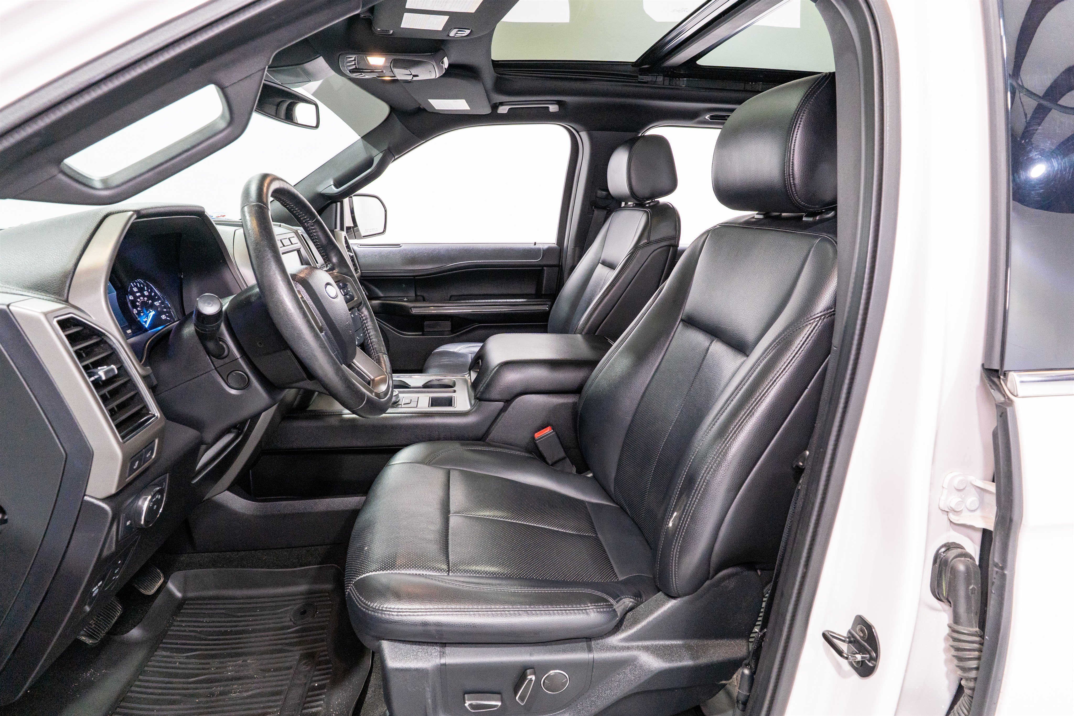 Used 2019 Ford Expedition Max XLT w/ Equipment Group 202A RWD image 15