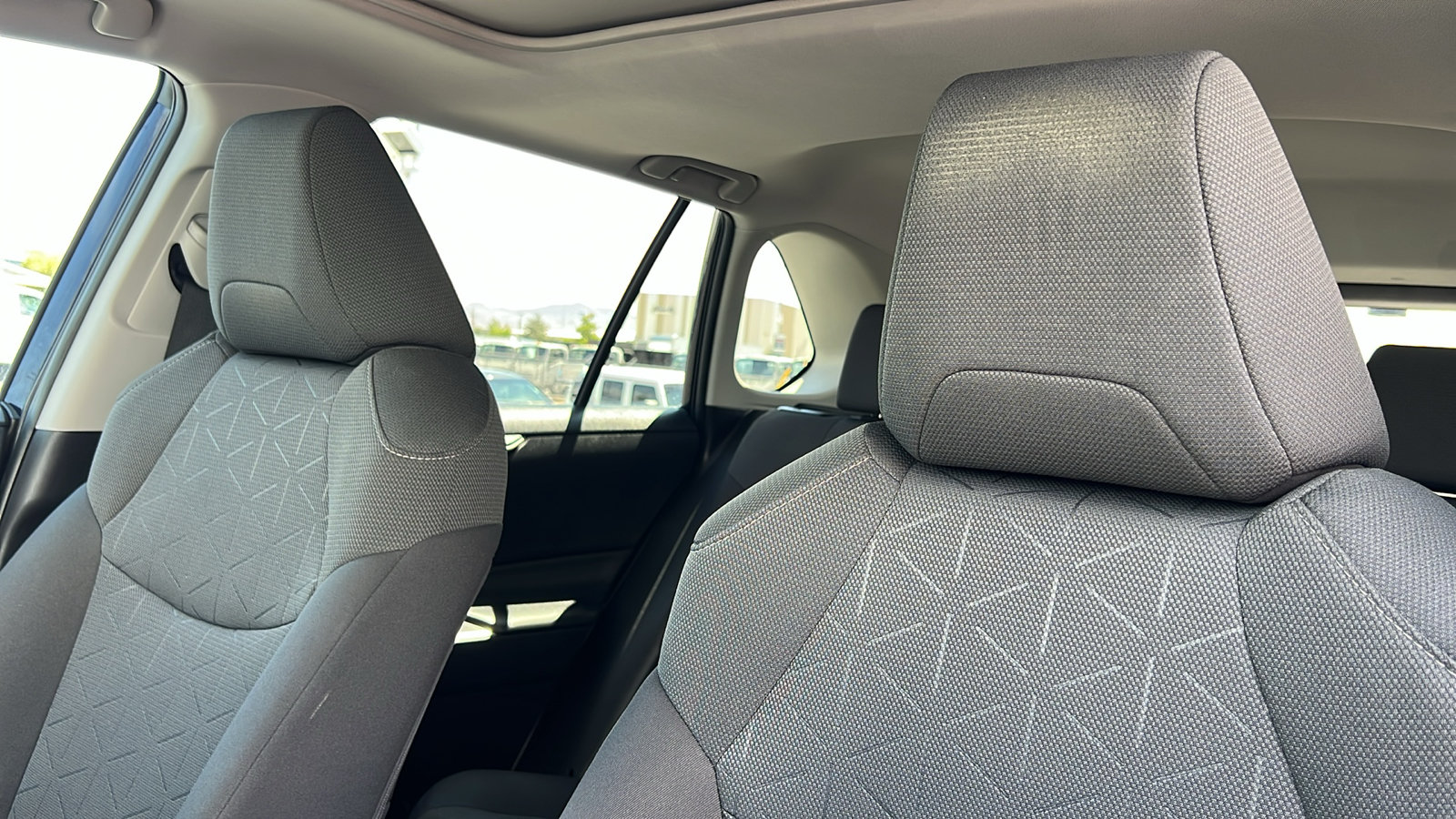 Used 2021 Toyota RAV4 XLE w/ Convenience Package AWD/4WD image 18