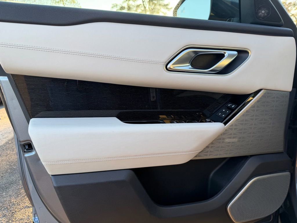 Used 2020 Land Rover Range Rover Velar R-Dynamic HSE image 13