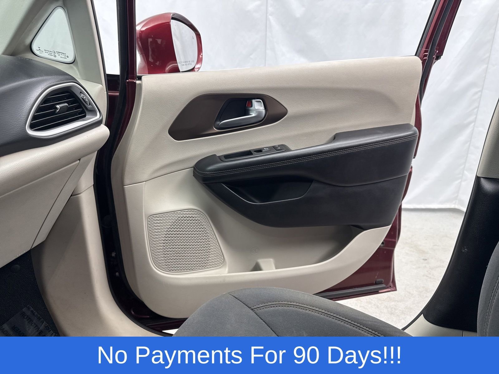 Used 2018 Chrysler Pacifica Touring Plus w/ Tire & Wheel Group image 21