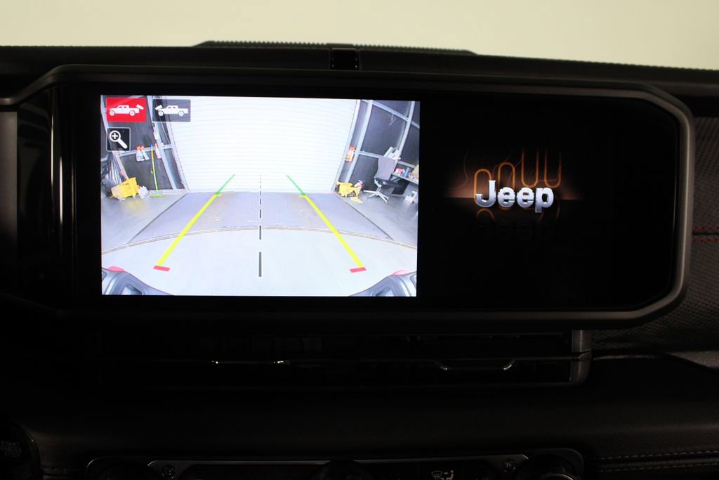 Used 2024 Jeep Gladiator Rubicon w/ Technology Group image 28