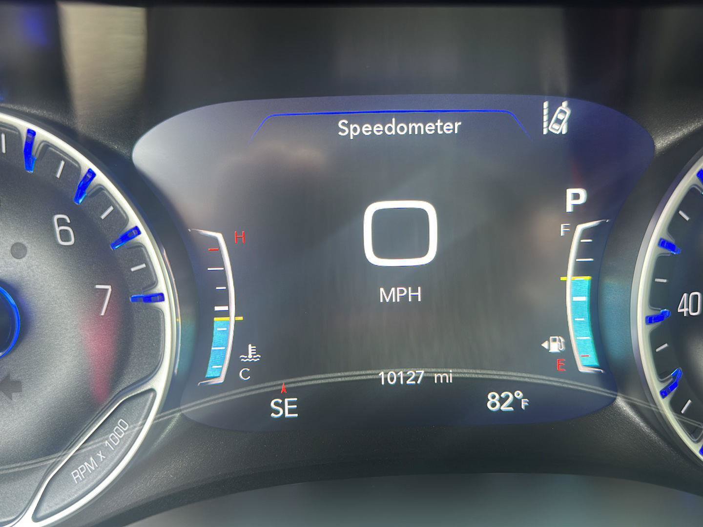Used 2025 Chrysler Pacifica Select FWD image 2