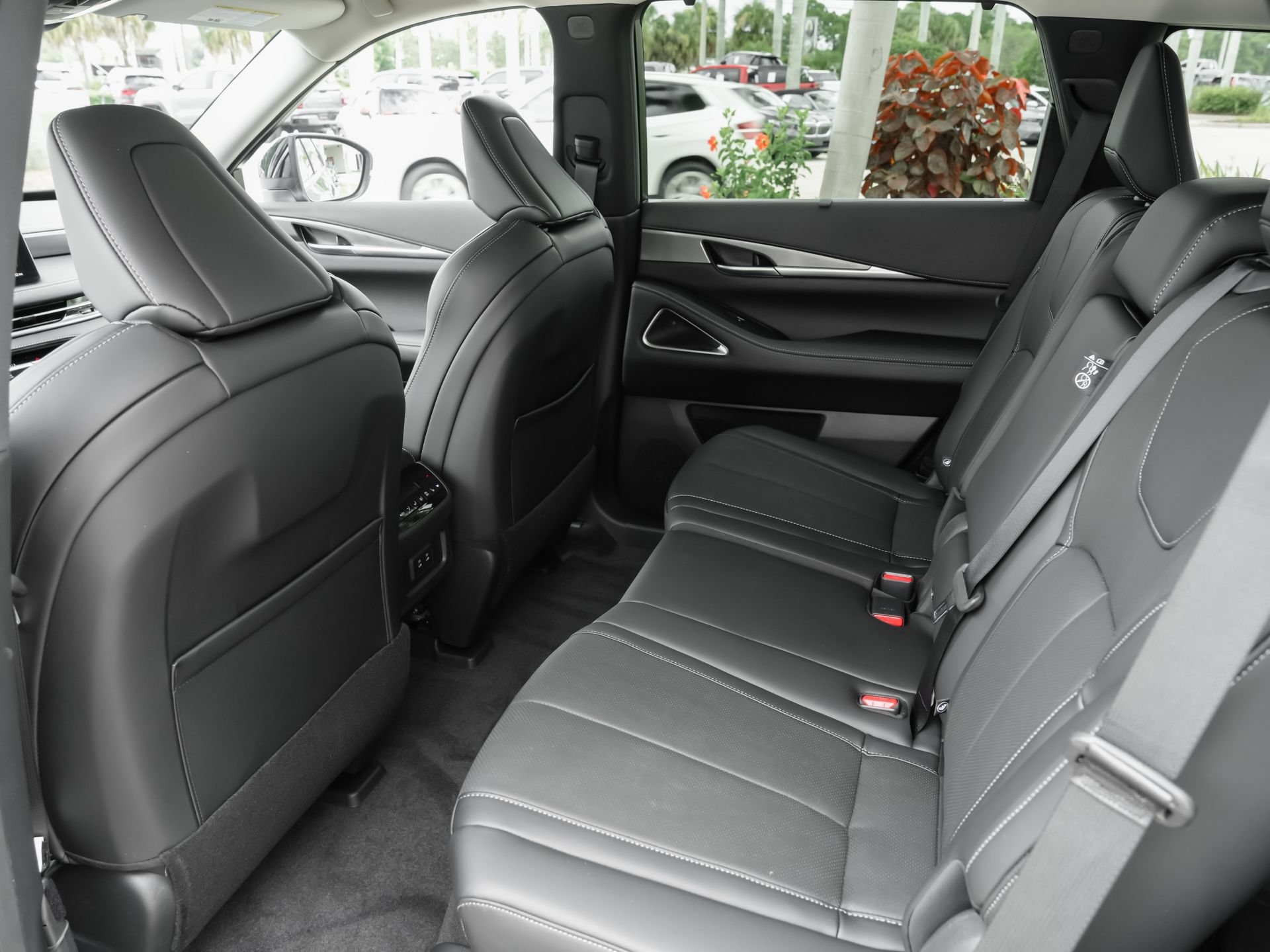 Certified 2026 INFINITI QX60 Luxe w/ Cargo Package FWD image 32