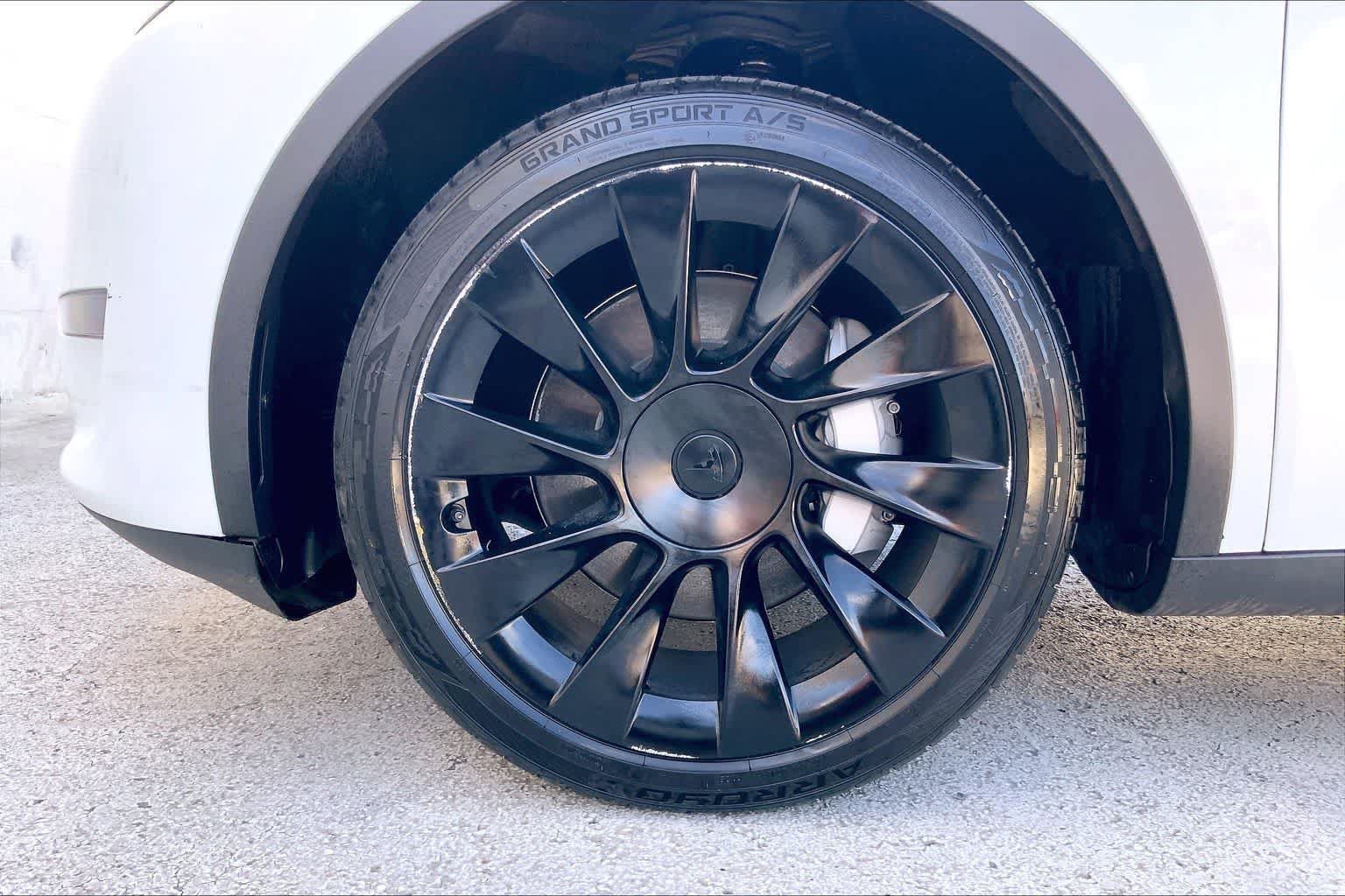 Used 2025 Tesla Model Y Long Range RWD image 8