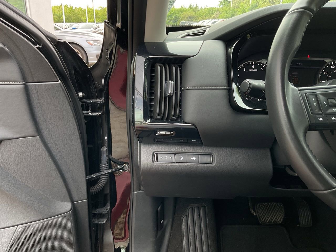 Used 2025 Nissan Pathfinder SV image 26