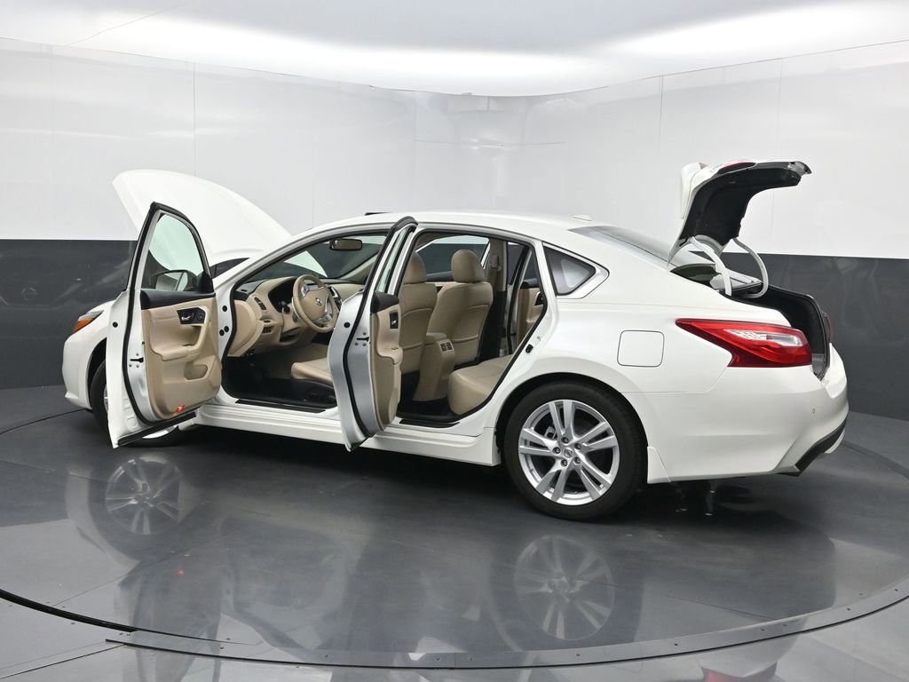 Used 2017 Nissan Altima 3.5 SL w/ 3.5SL Technology Package FWD image 35