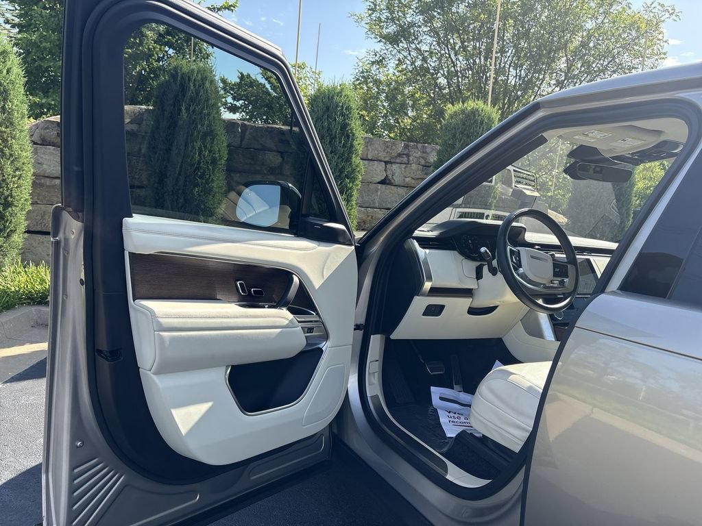 Certified 2023 Land Rover Range Rover SE AWD/4WD image 17