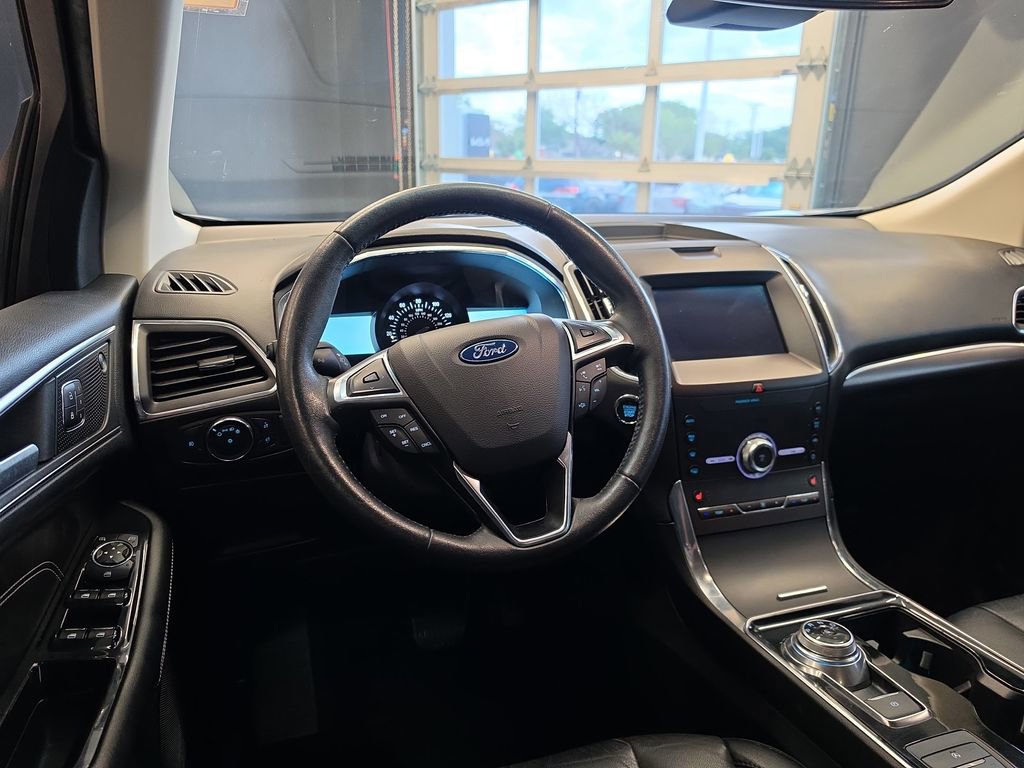 Used 2020 Ford Edge Titanium image 15