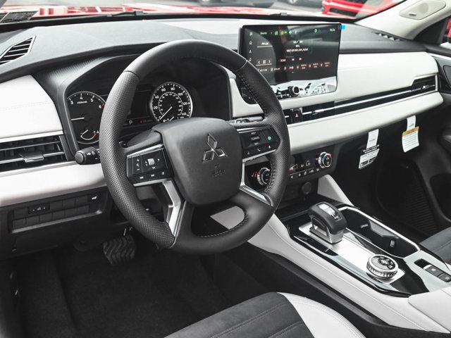 New 2025 Mitsubishi Outlander SE image 15