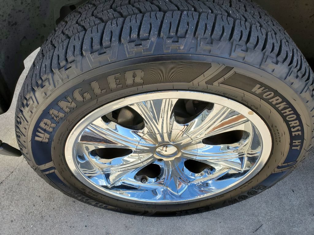 Used 2004 Chevrolet Tahoe LS RWD image 15
