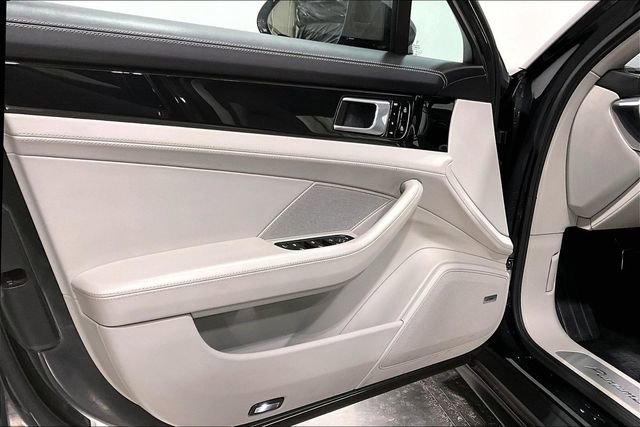 Used 2020 Porsche Panamera 4S image 17
