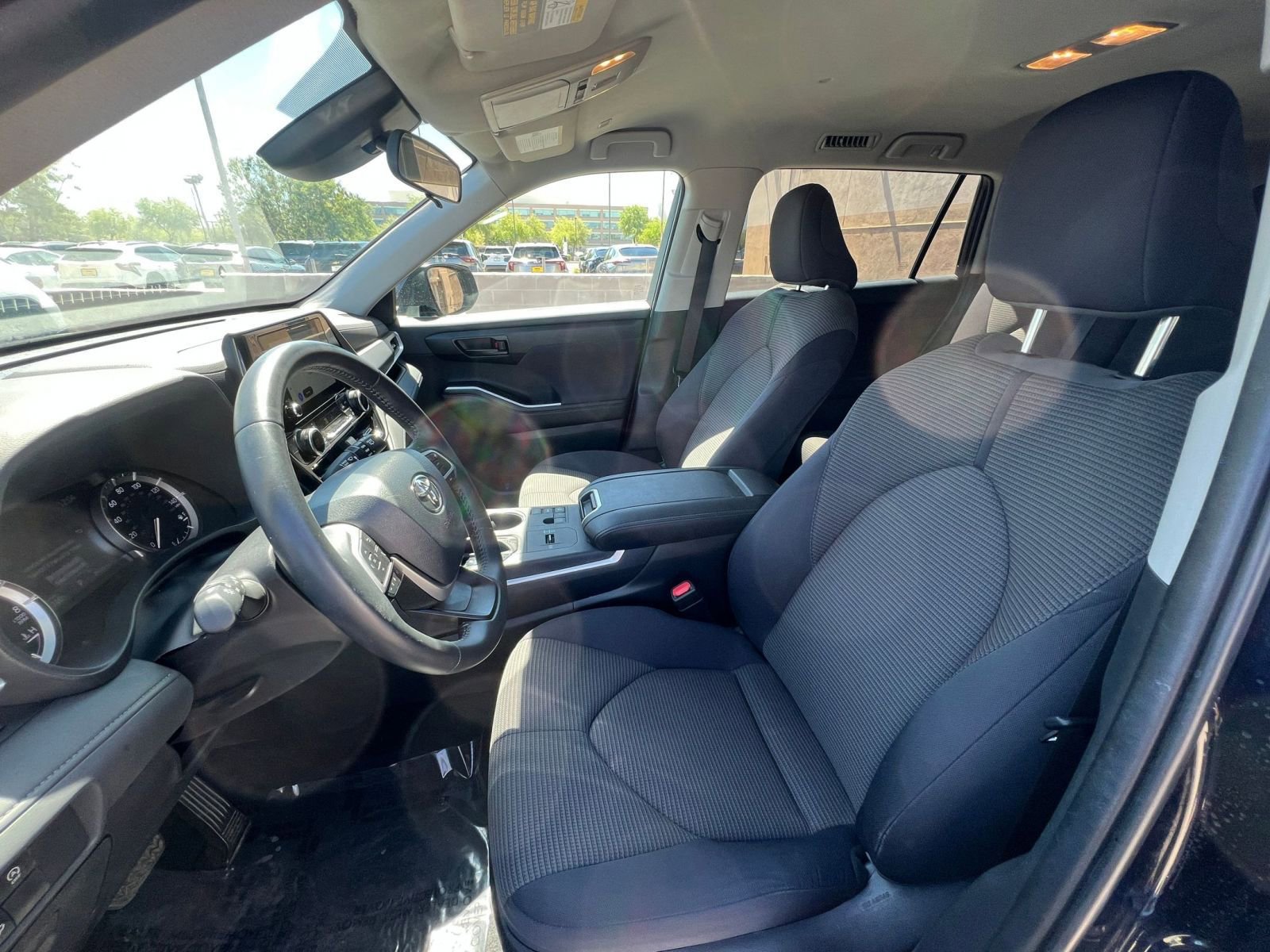 Used 2025 Toyota Highlander LE image 38