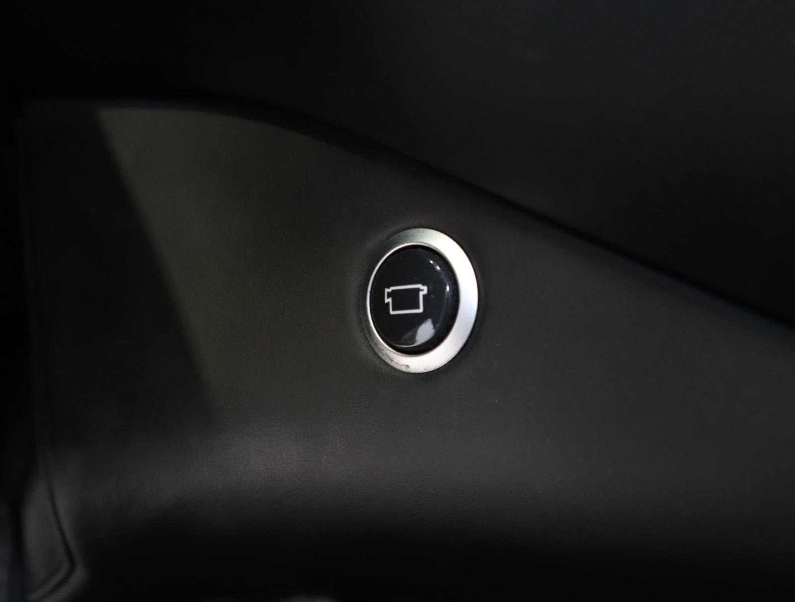 Used 2016 Ferrari California T RWD image 34