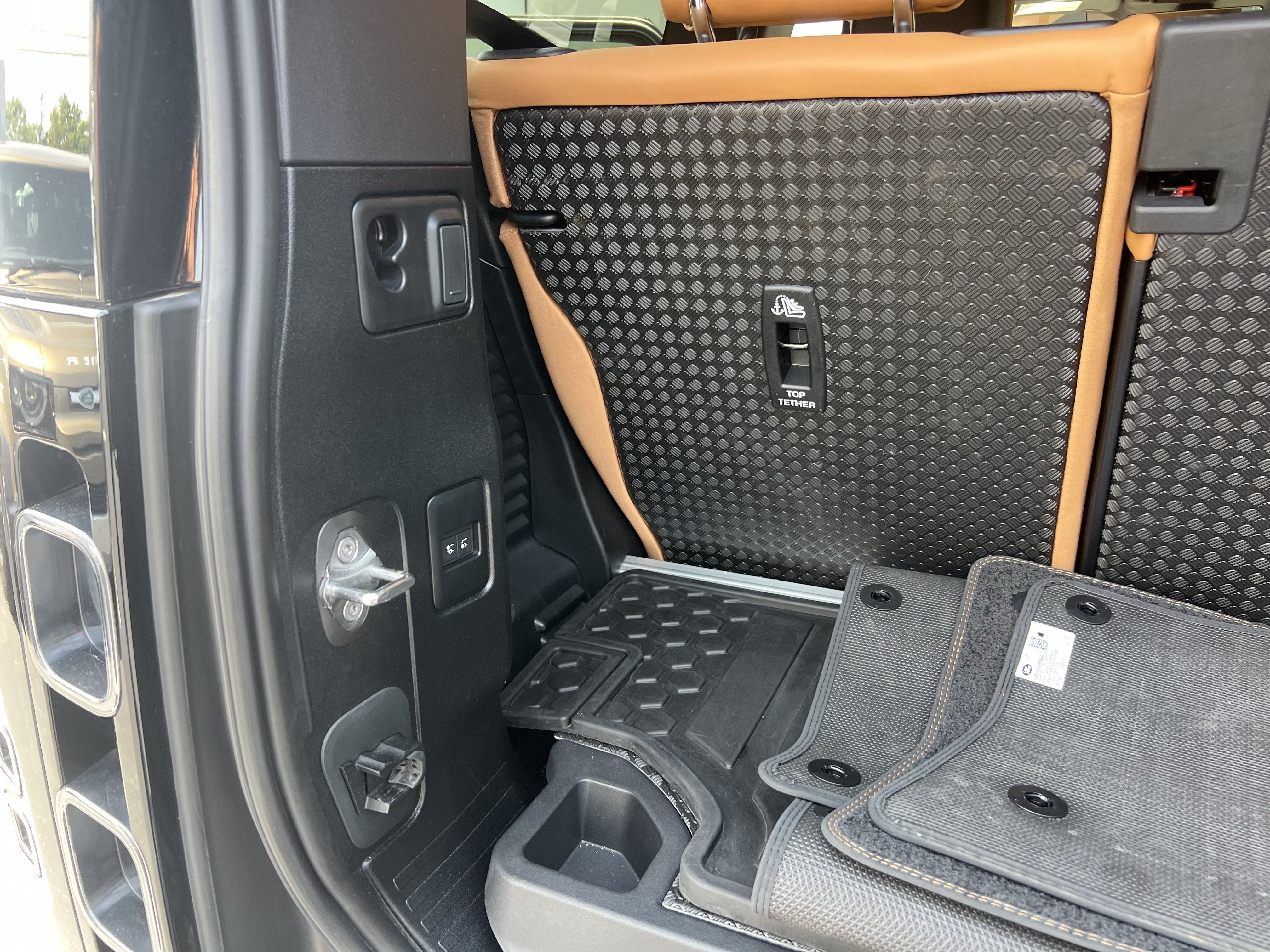 Certified 2024 Land Rover Defender 90 V8 AWD/4WD image 34