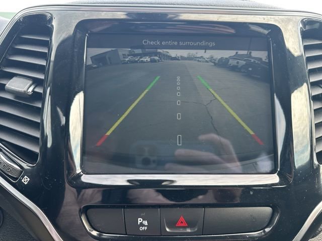 Used 2019 Jeep Cherokee Limited image 28