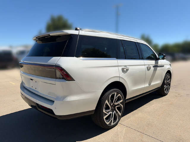 New 2026 Lincoln Navigator Reserve AWD/4WD image 6