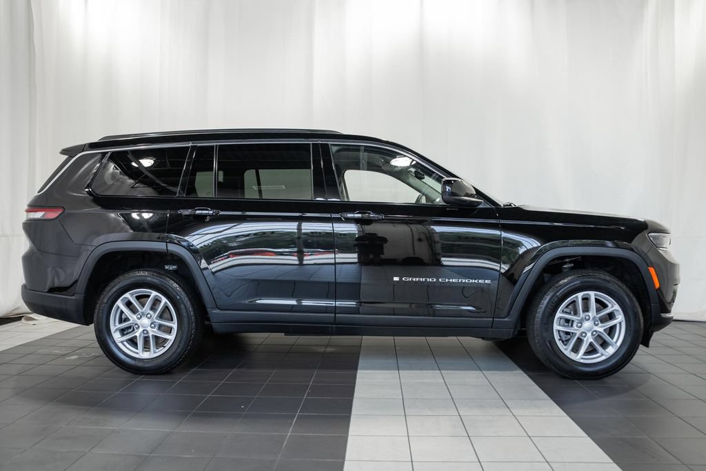 Used 2023 Jeep Grand Cherokee L Laredo w/ Luxury Tech Group I AWD/4WD image 3