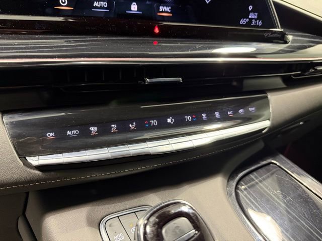 Used 2024 Cadillac Escalade Sport w/ LPO, ONYX Package image 24