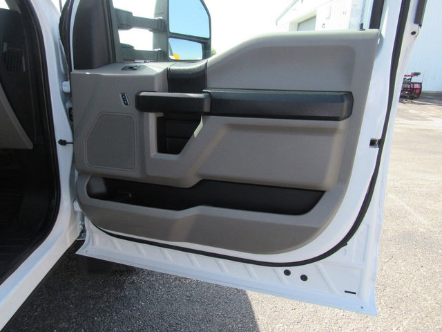 Used 2021 Ford F550 4x4 Regular Cab Super Duty image 12