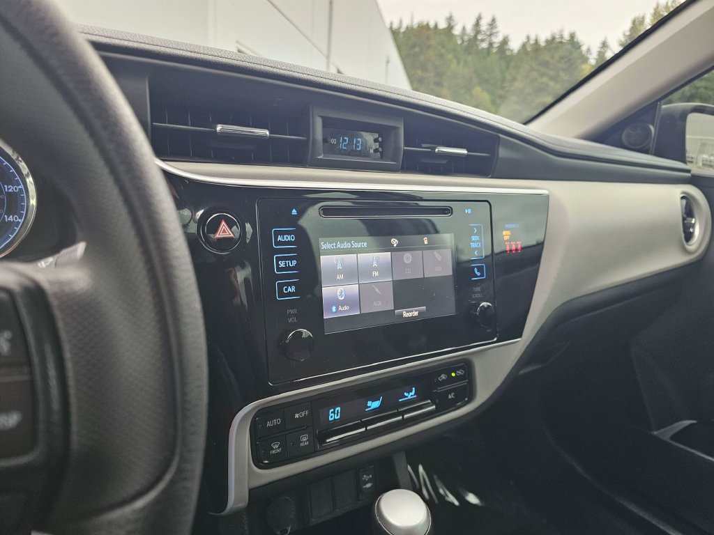 Used 2019 Toyota Corolla LE FWD image 27