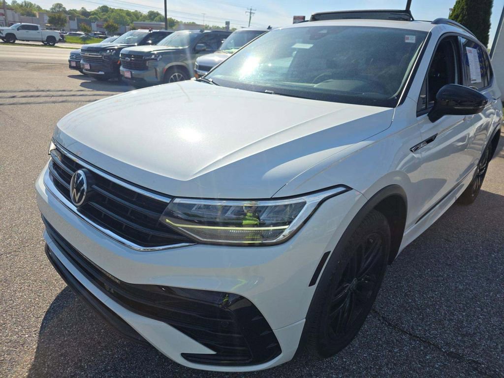 Used 2022 Volkswagen Tiguan SE R-Line AWD/4WD image 7