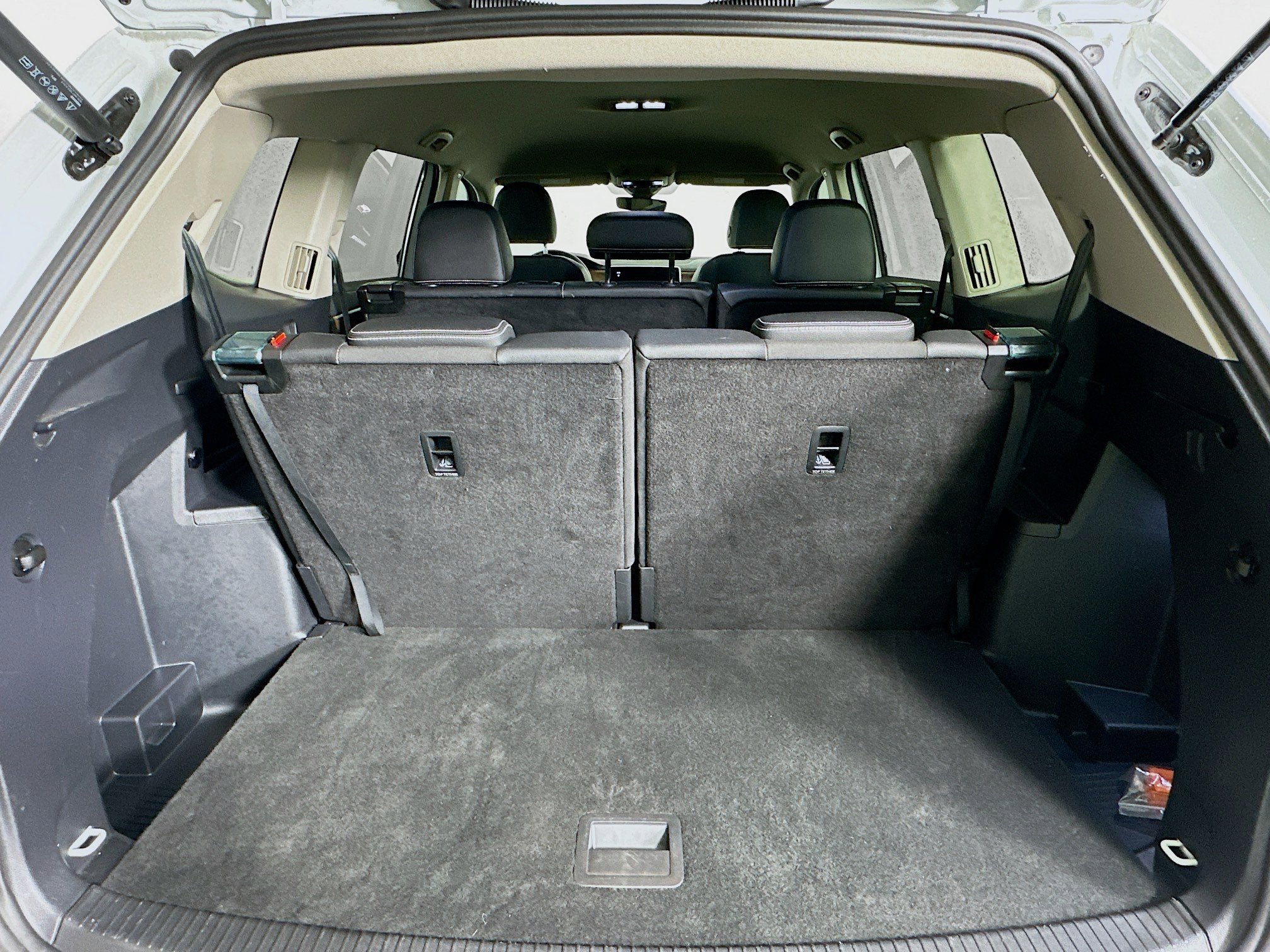 Used 2025 Volkswagen Atlas SE image 30