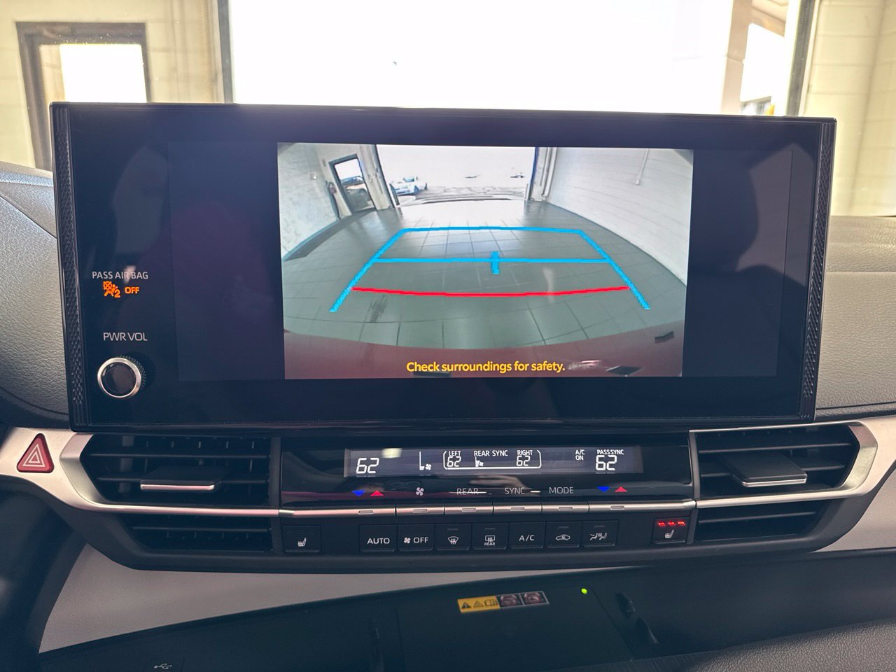 Used 2026 Toyota Sienna XLE FWD image 27