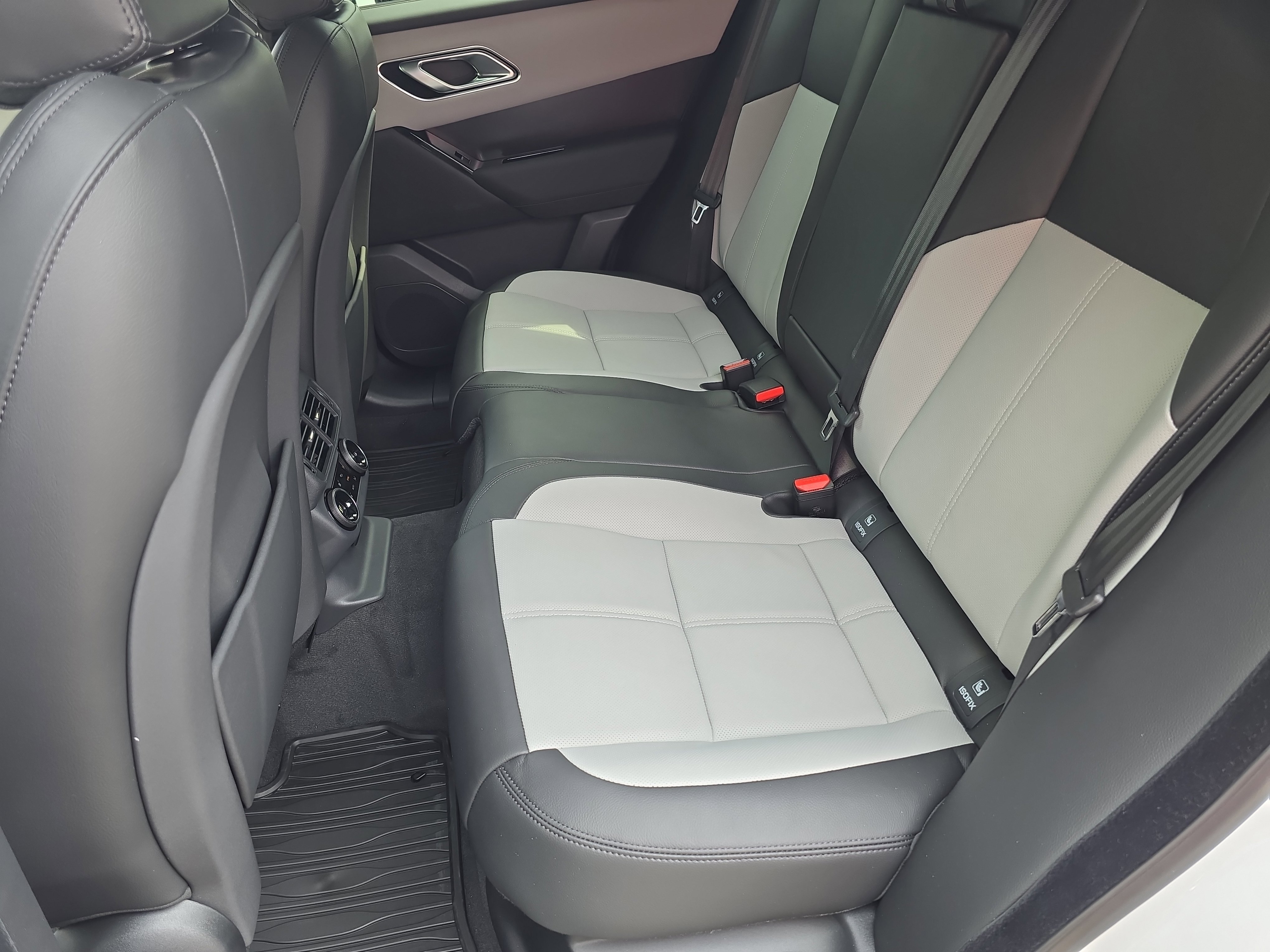 New 2026 Land Rover Range Rover Velar Dynamic SE image 14