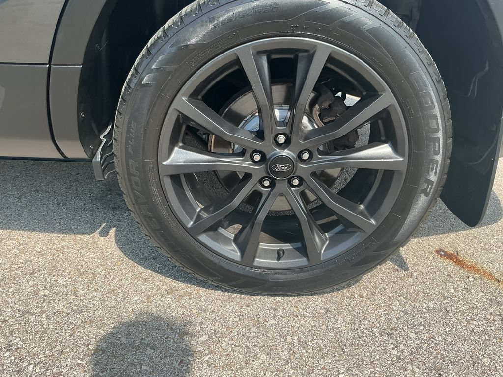 Used 2019 Ford Explorer XLT w/ Equipment Group 202A AWD/4WD image 32