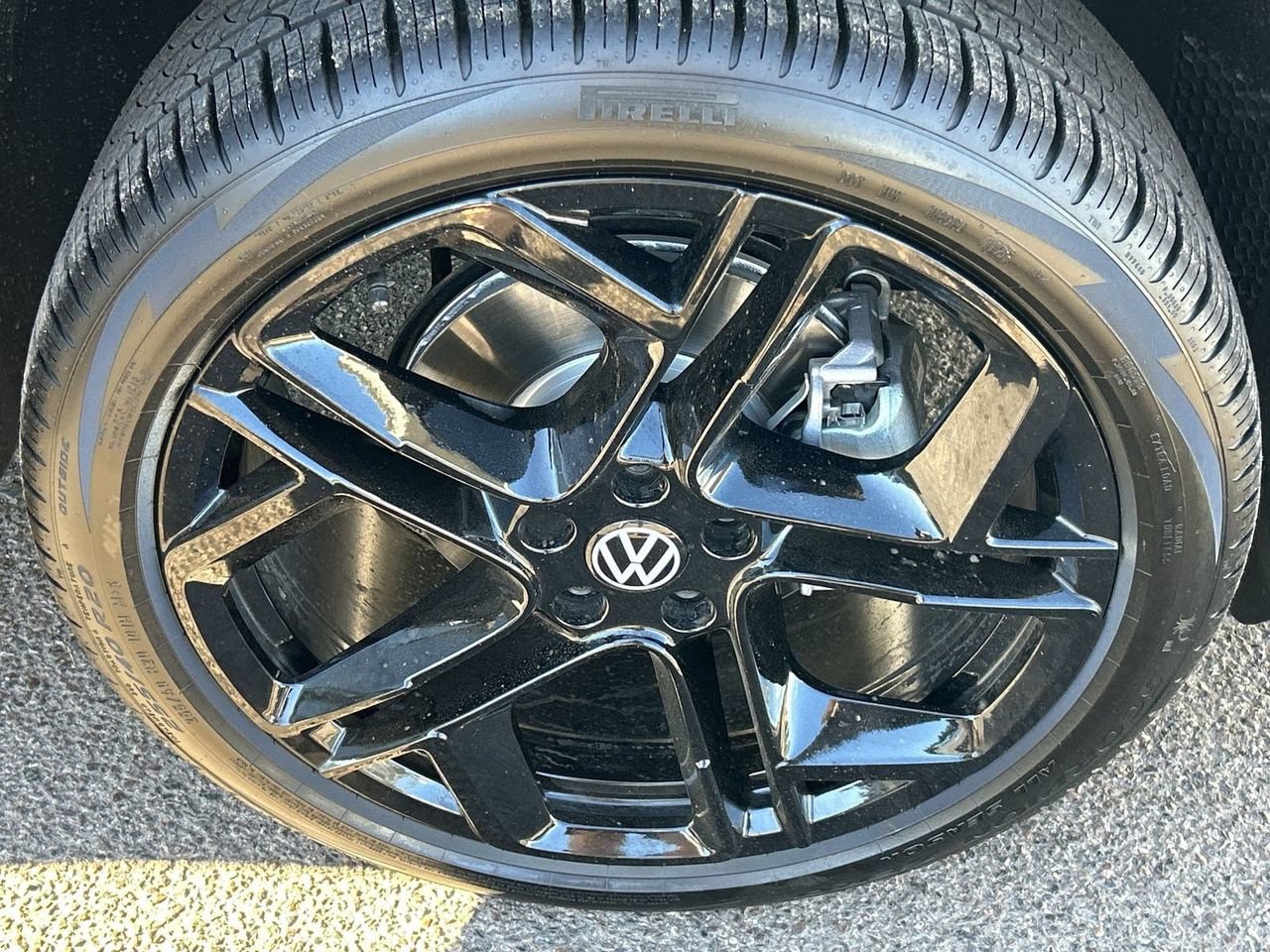 New 2026 Volkswagen Tiguan SE R-Line FWD image 6