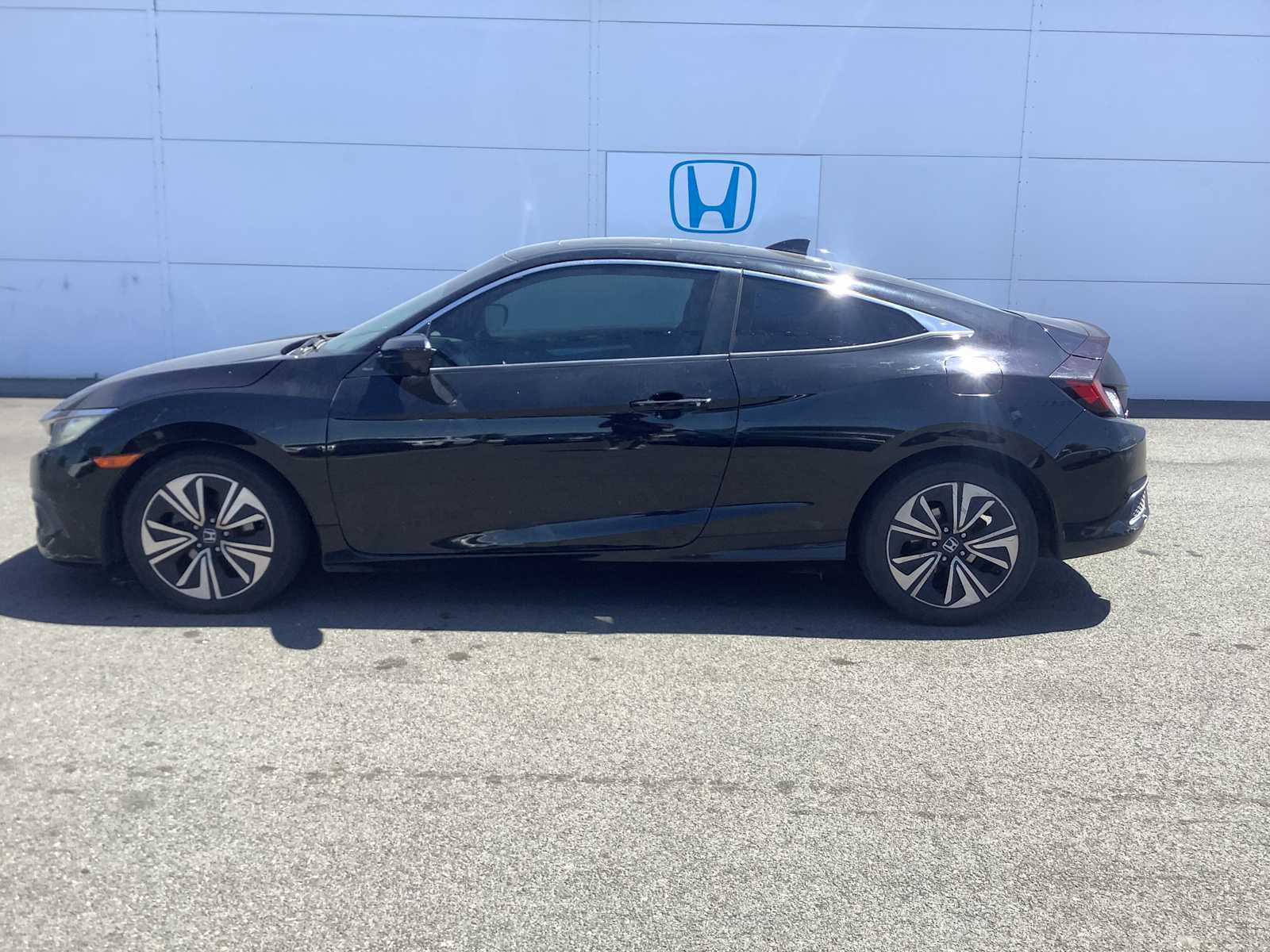 Used 2016 Honda Civic EX-T image 2