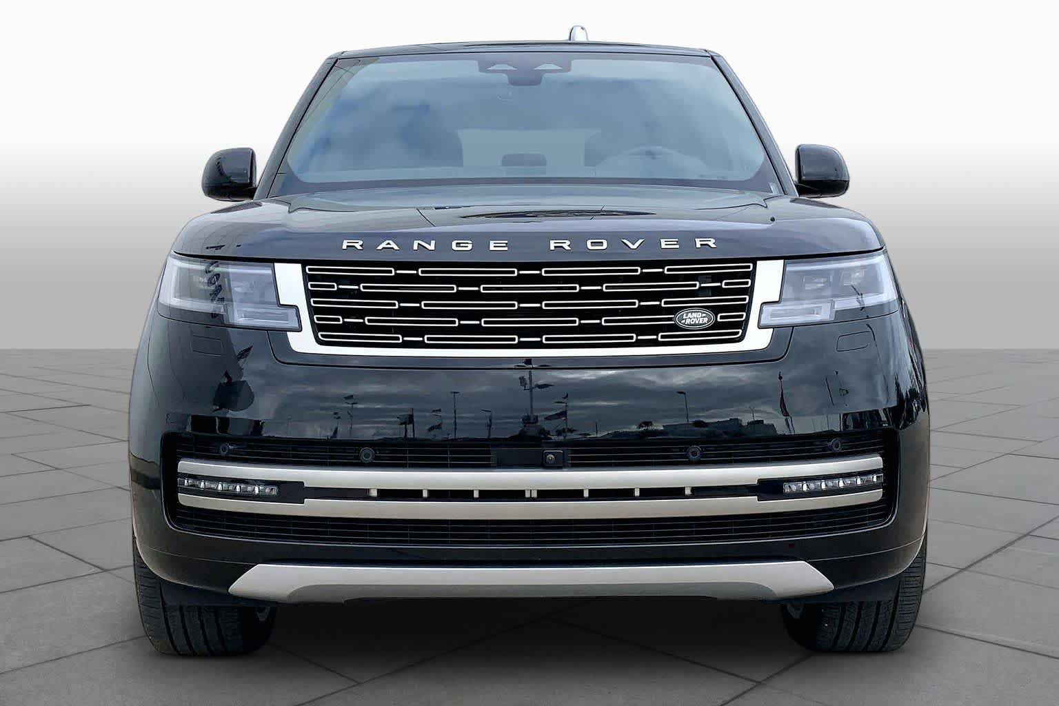 Used 2025 Land Rover Range Rover SE AWD/4WD image 4