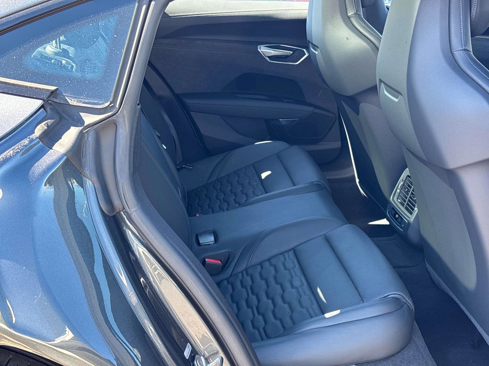 Used 2022 Audi e-tron GT Prestige image 13