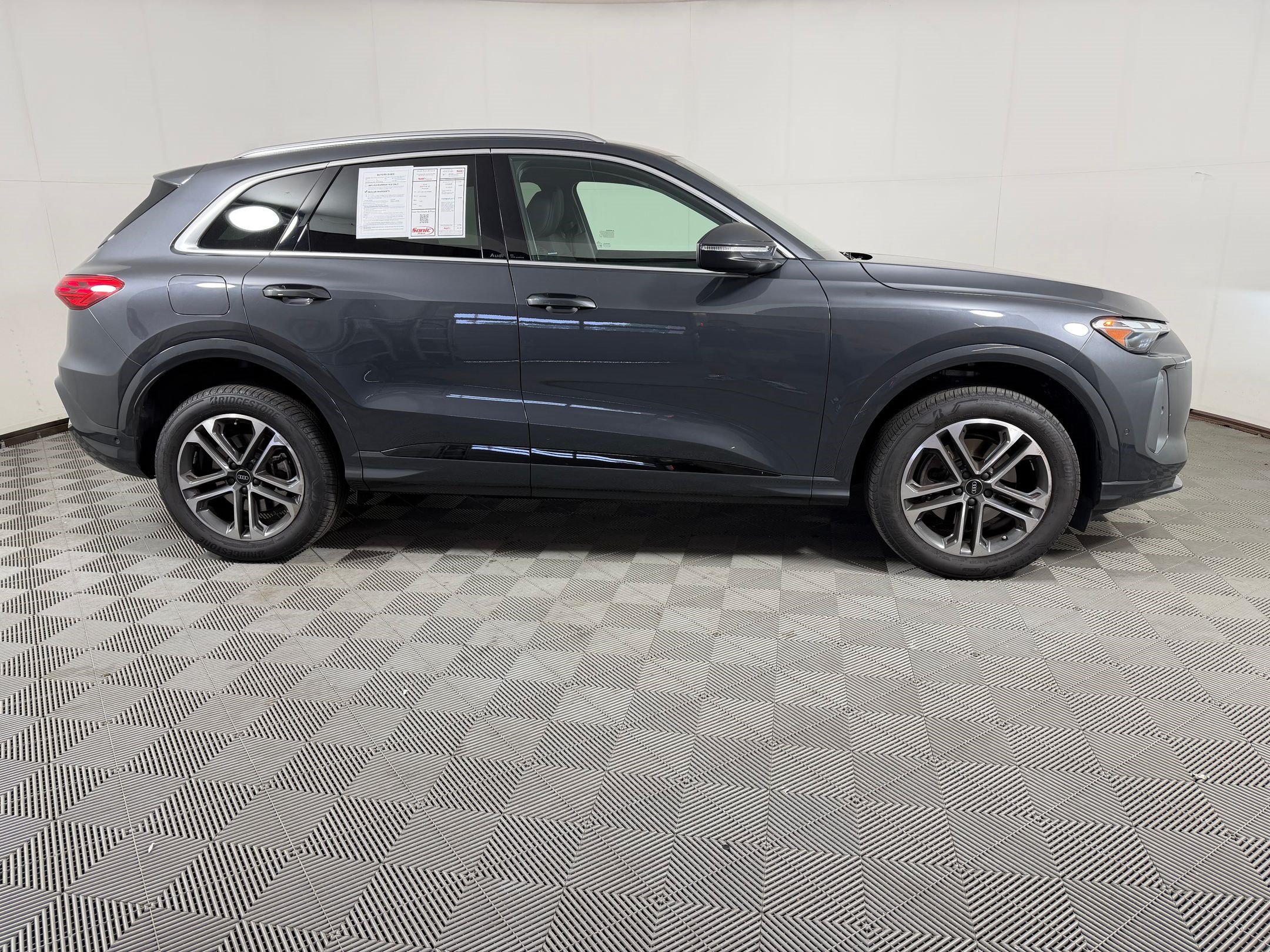 Certified 2025 Audi Q5 Premium w/ 19" Wheel Package AWD/4WD image 8