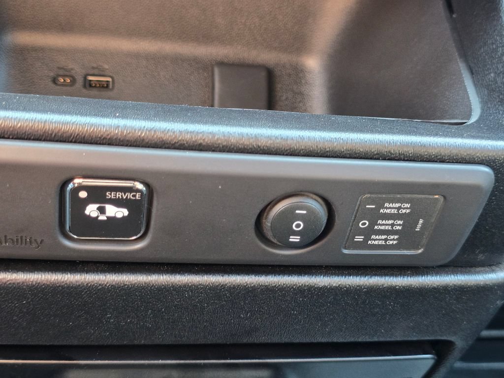 Used 2026 Chevrolet Traverse LT w/ Midnight/Sport Edition FWD image 36