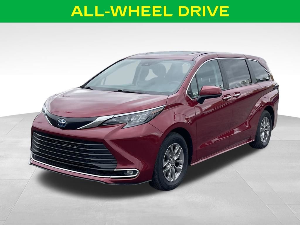 Used 2024 Toyota Sienna XLE AWD/4WD image 4