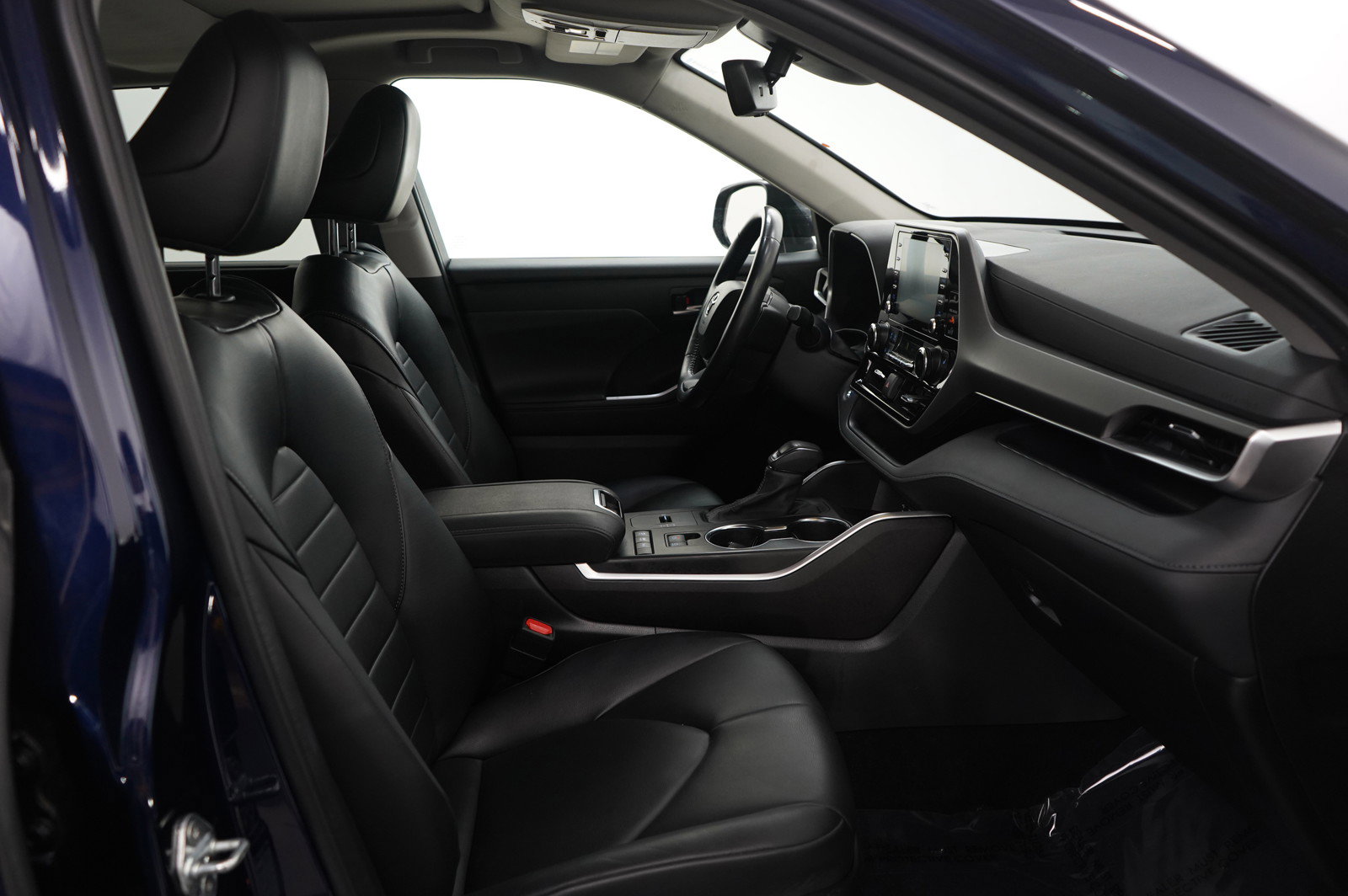 Used 2022 Toyota Highlander XLE image 10