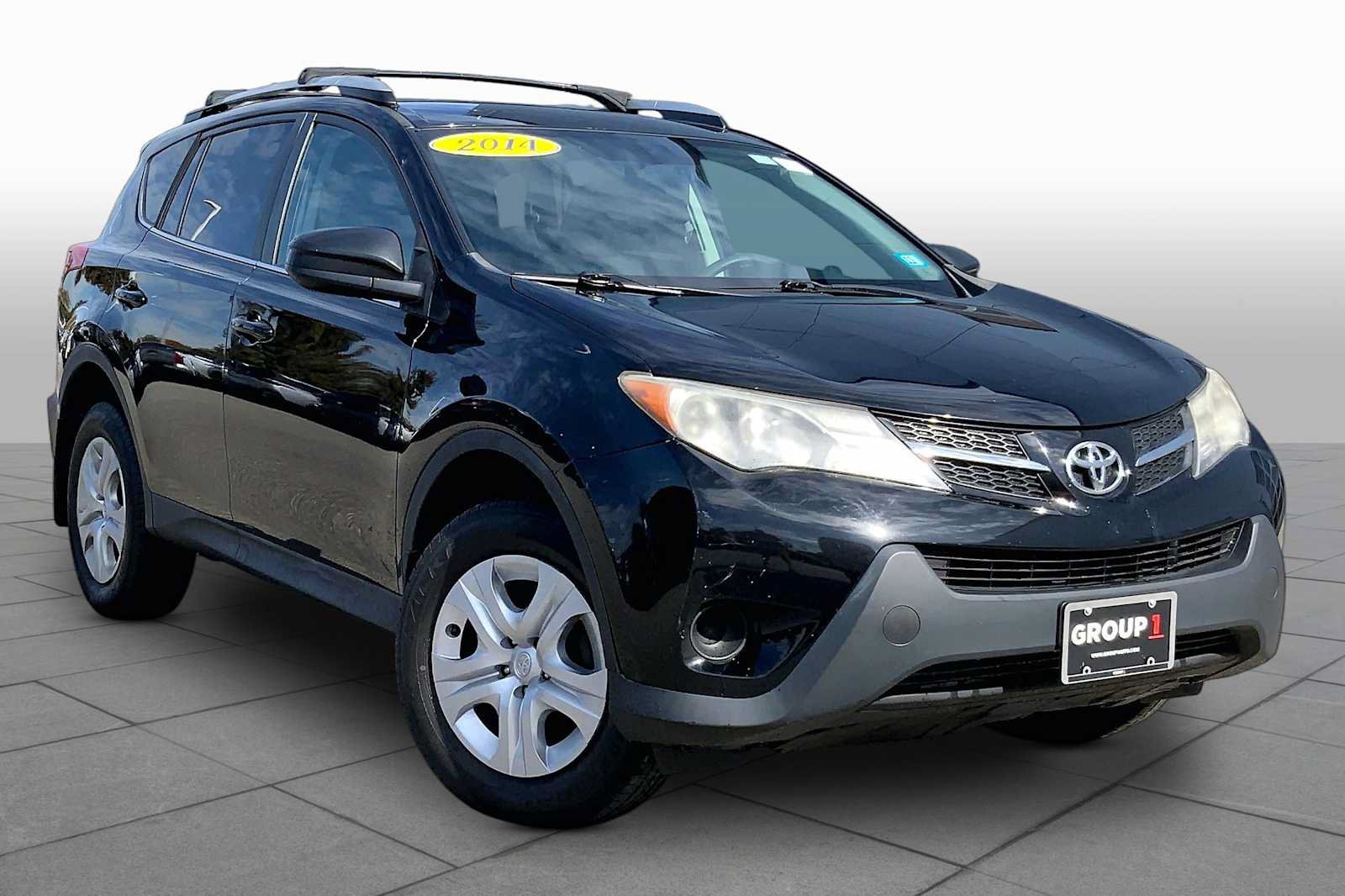 Used 2014 Toyota RAV4 LE AWD/4WD image 2