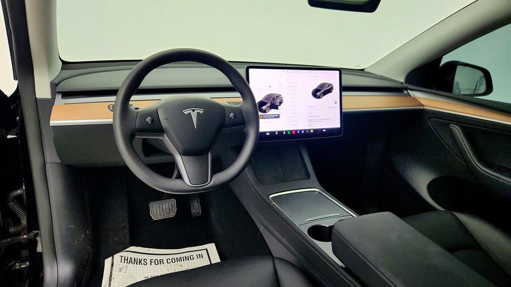 Used 2025 Tesla Model Y Long Range image 11